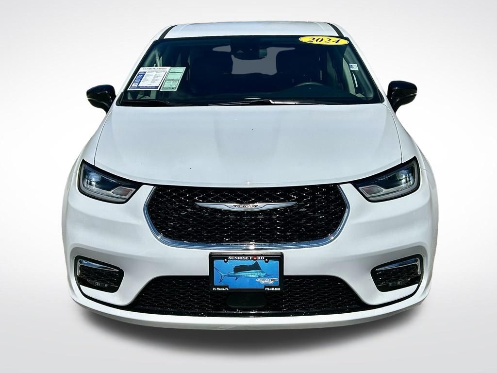 2024 Chrysler Pacifica Hybrid Select PHEV's photo