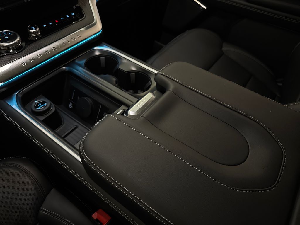 New 2027 White Ford Platinum image 32