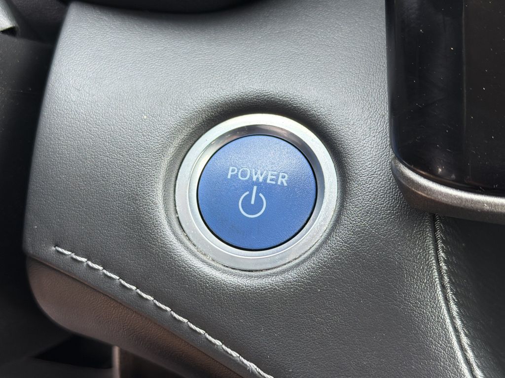 Used 2021 Toyota Highlander Hybrid SUV