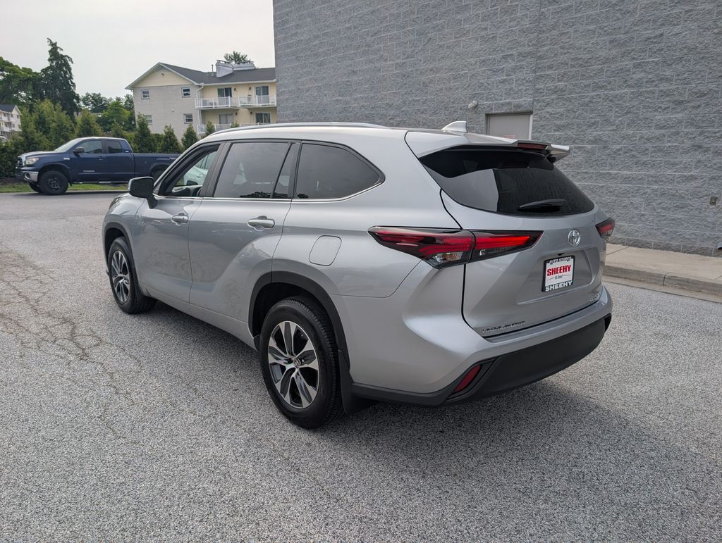 Used 2025 Silver Toyota XLE image 30
