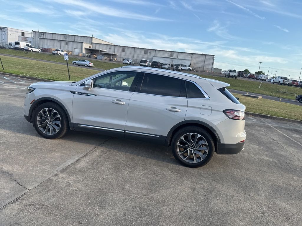 2022 Ceramic Pearl Metallic Tinted Clearcoat Lincoln Nautilus Reserve FWD SUV