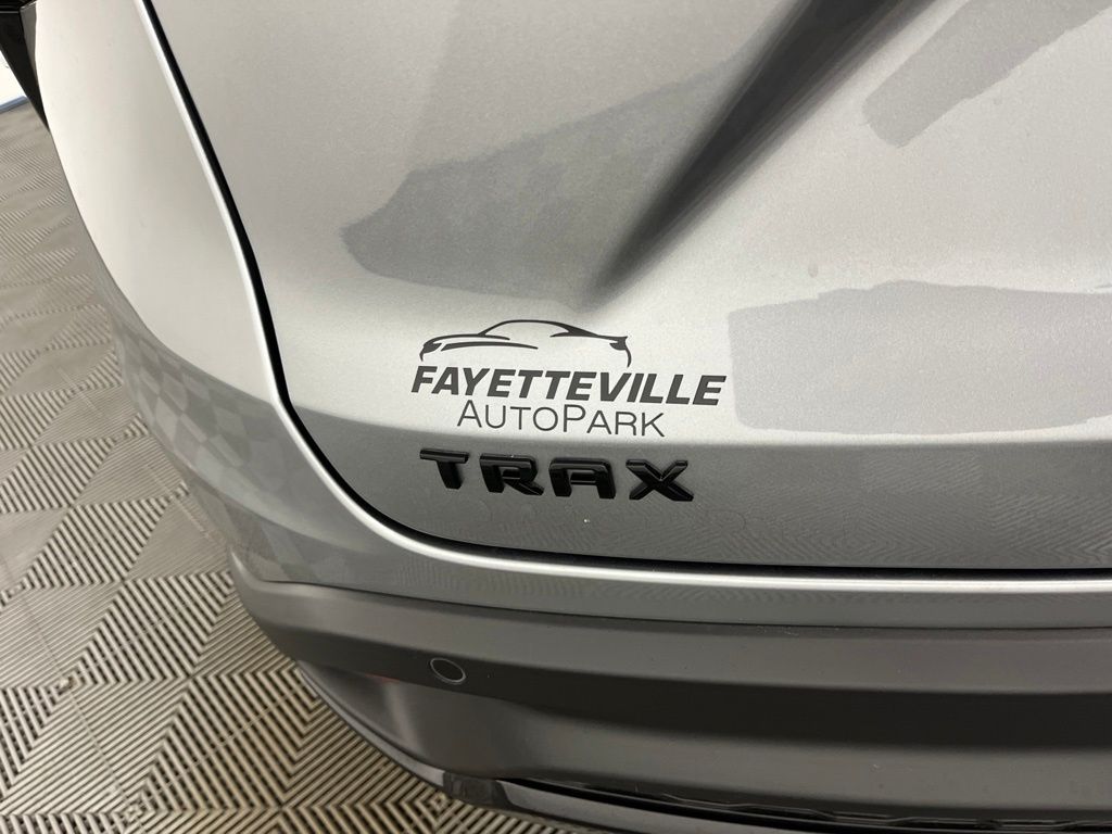Thumbnail: 2025 Chevrolet Trax - 3