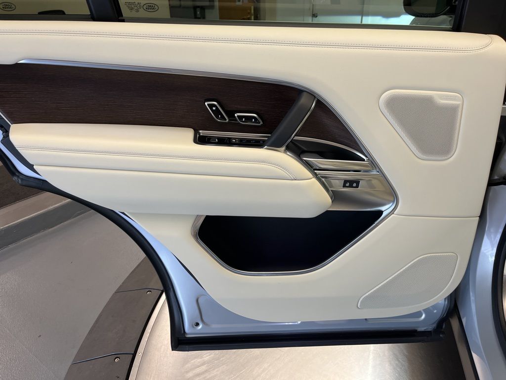 Thumbnail: 2023 Land Rover Range Rover - 24