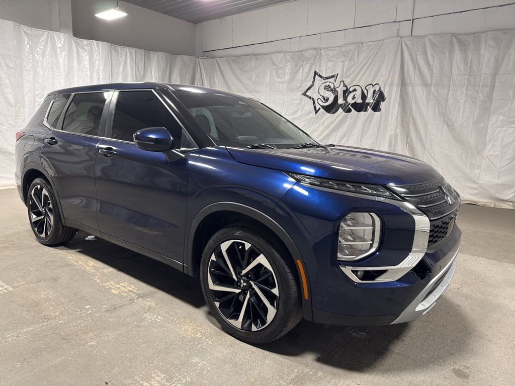 Blue 2022 Mitsubishi Outlander SE FWD SUV / Crossover Front-Wheel Drive Continuously Variable Transmission