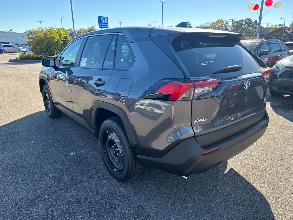 2025 Toyota RAV4 LE photo 5