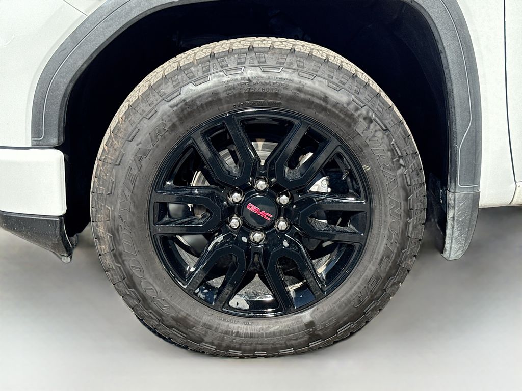 Used 2025 White GMC Elevation image 31