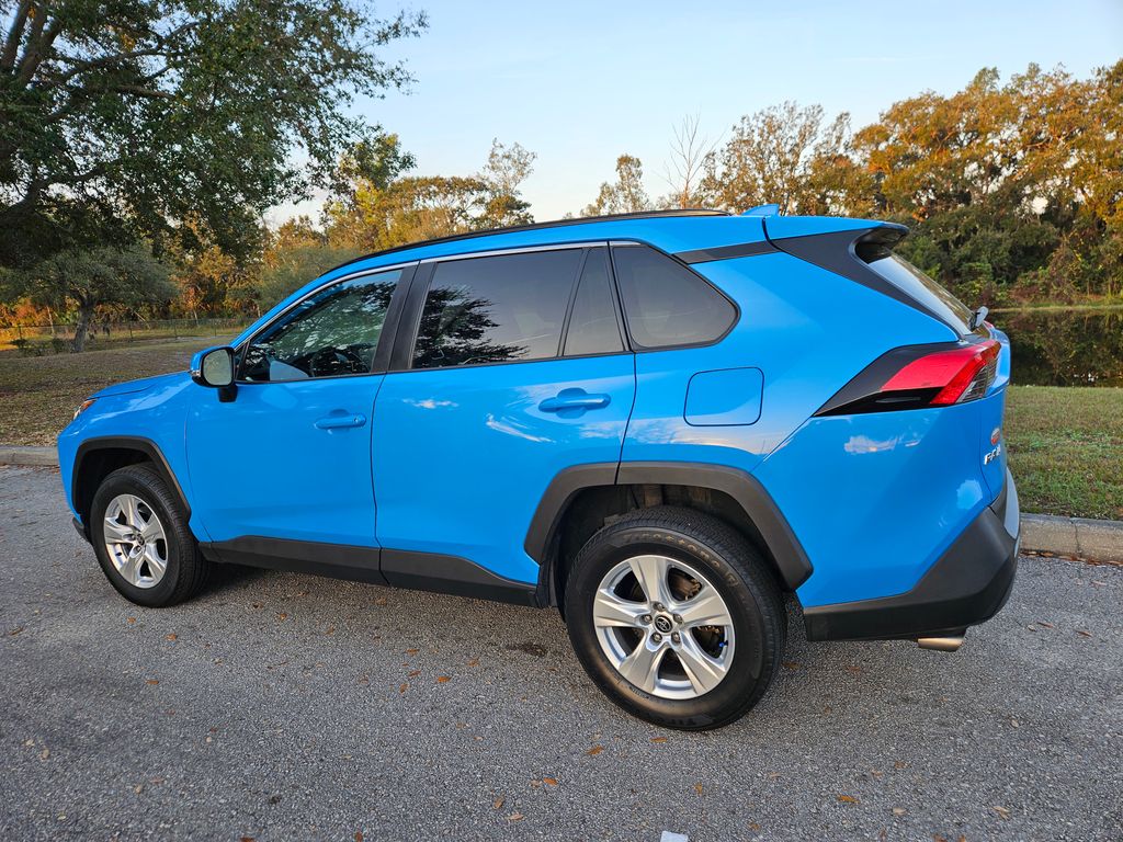 2021 Toyota RAV4 XLE 3