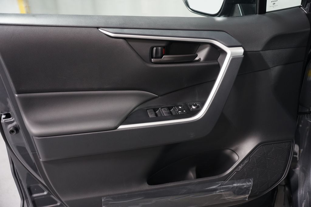 Thumbnail: 2025 Toyota RAV4 - 28