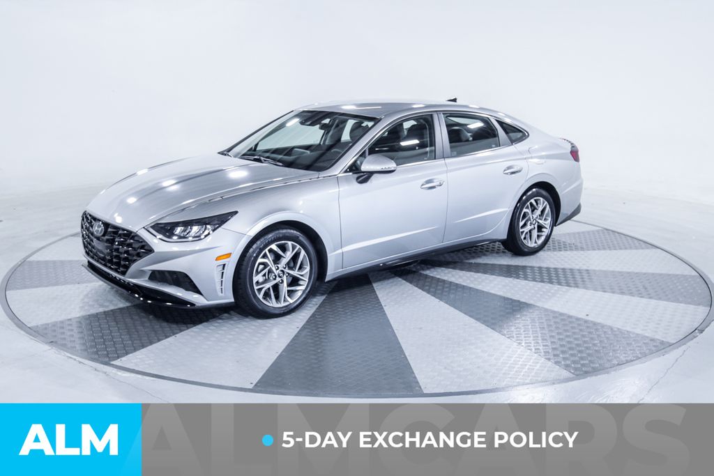 Used 2020 Silver Hyundai SEL image 3