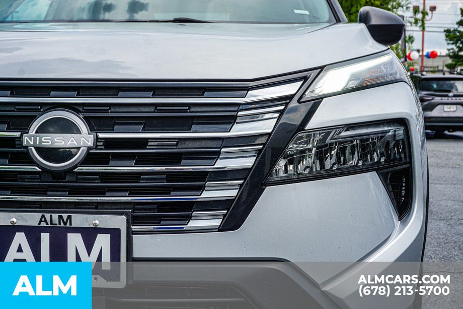 Used 2024 Silver Nissan S image 11