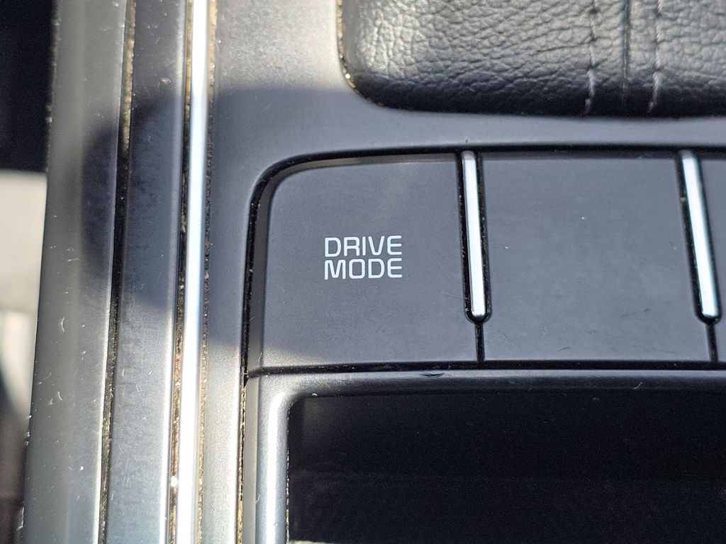 Used 2020 Silver Kia L image 4