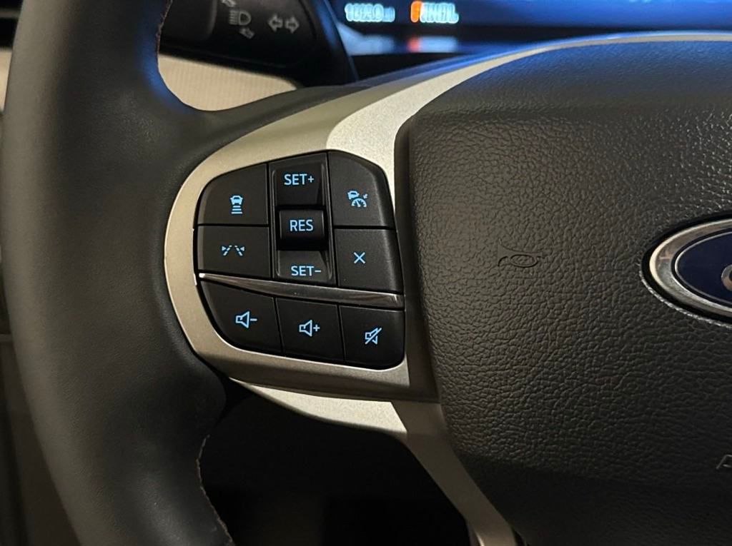 2025 Ford Explorer photo 19