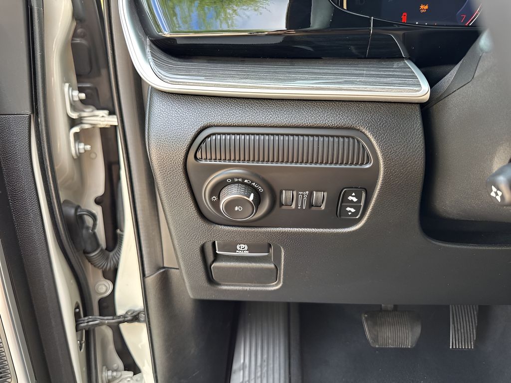 Used 2022 White Jeep Series II image 29