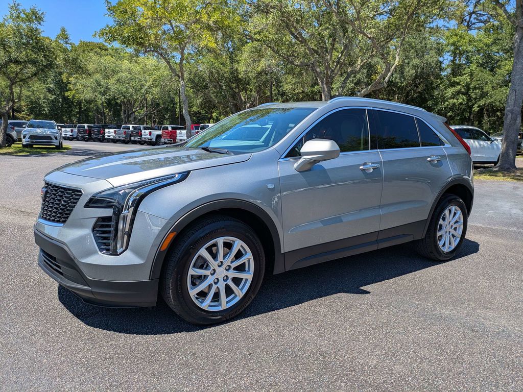 Argent Silver Metallic 2023 Cadillac XT4 Luxury FWD SUV / Crossover Front-Wheel Drive 9-Speed Automatic
