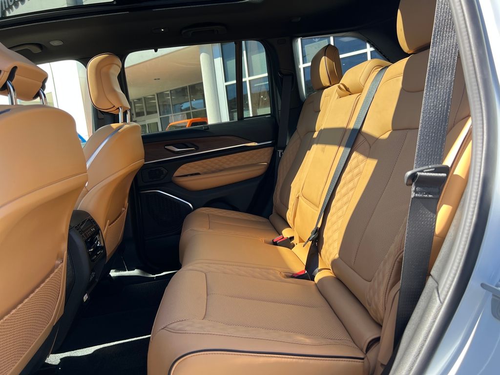 new 2025 Jeep Grand Cherokee car, priced at $57,990