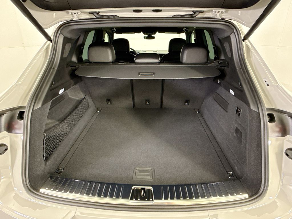 Thumbnail: 2026 Porsche Cayenne - 29