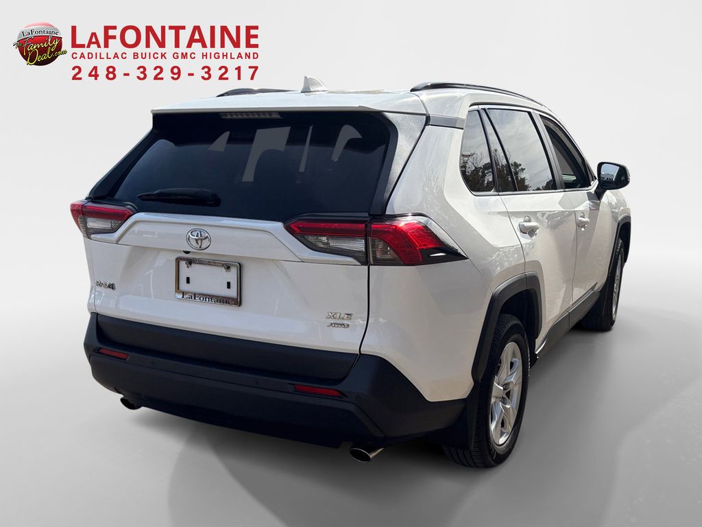 2019 Toyota RAV4 XLE 7