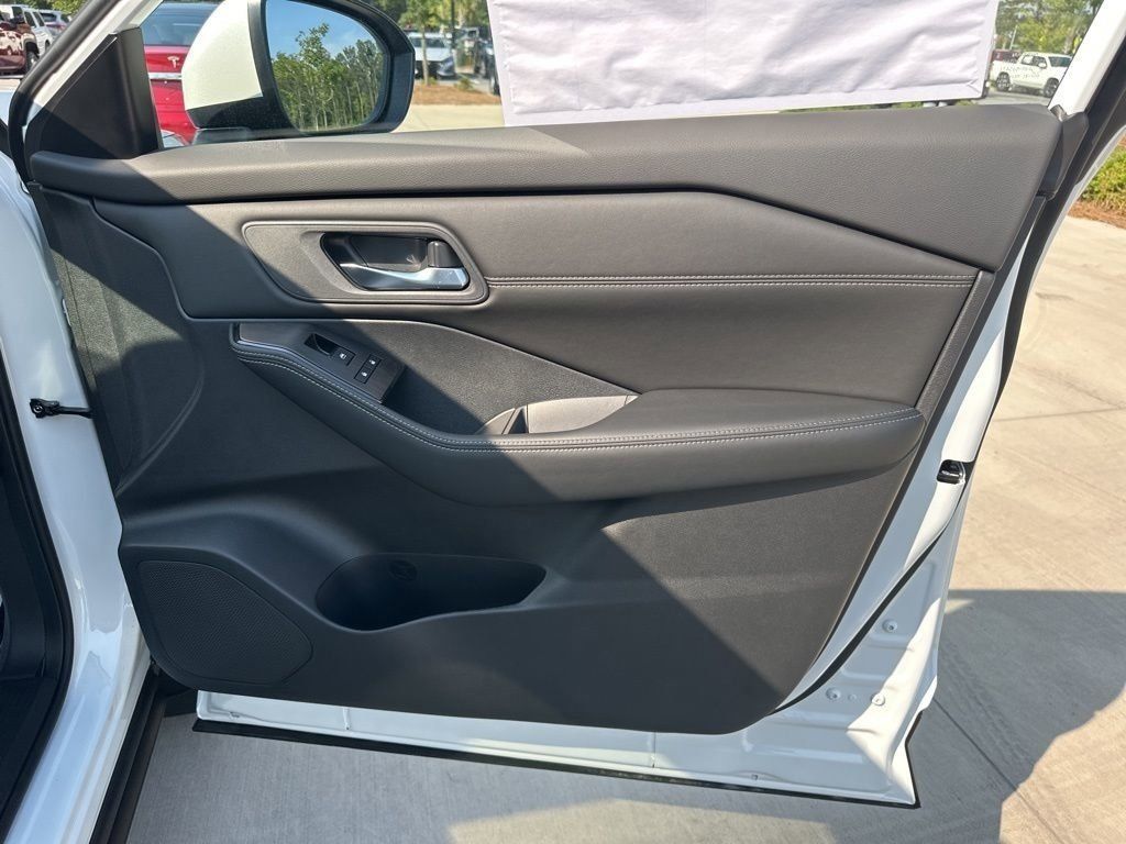 2025 Everest White Pearl Nissan Rogue SV FWD SUV