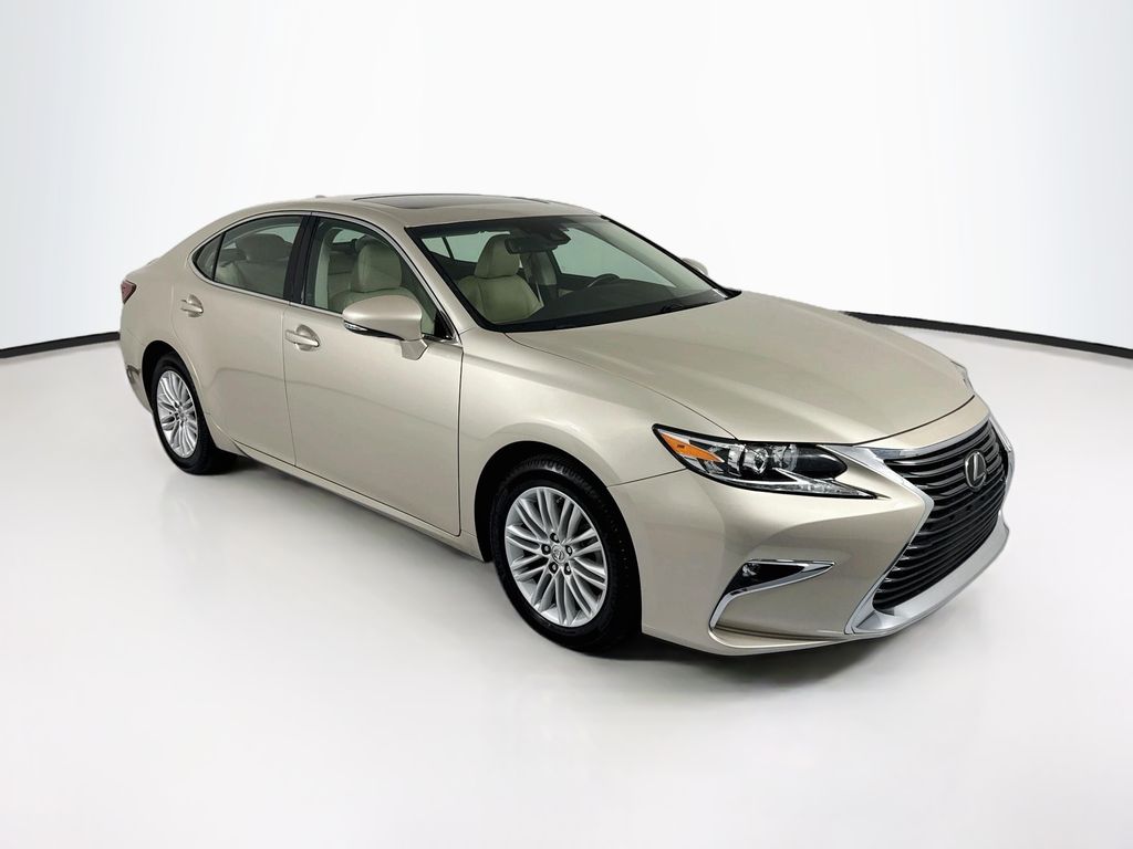 Thumbnail: 2017 Lexus ES - 3