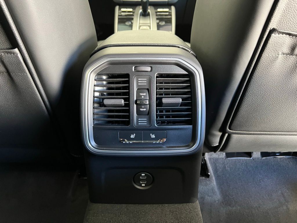 Thumbnail: 2026 Porsche Macan - 17