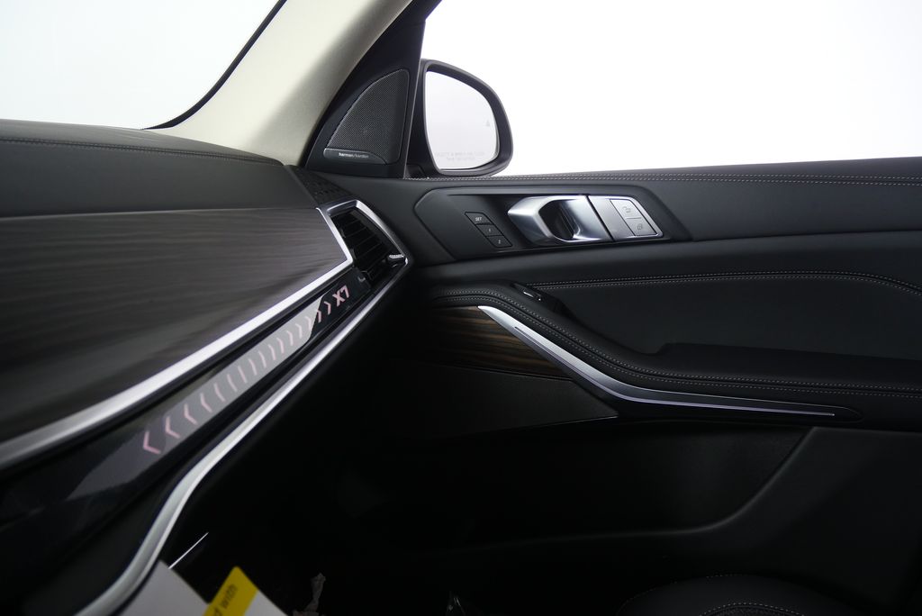 Thumbnail: 2026 BMW X7 - 26
