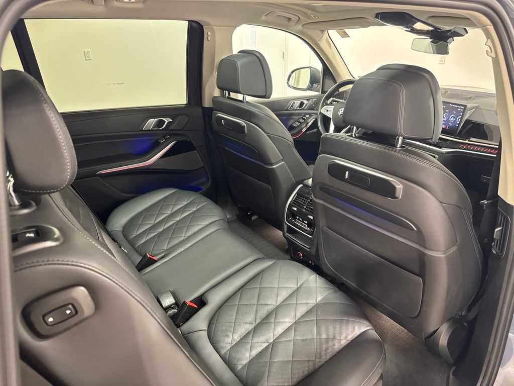 Used 2023  BMW xDrive40i image 24