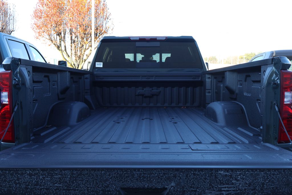 Thumbnail: 2026 Chevrolet Silverado 3500 - 11