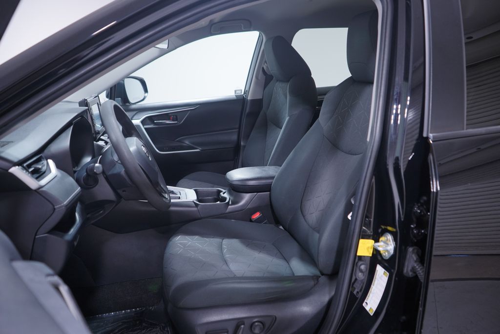 Thumbnail: 2020 Toyota RAV4 - 7
