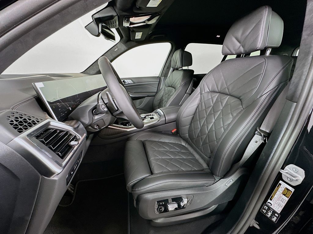 Thumbnail: 2026 BMW X7 - 16