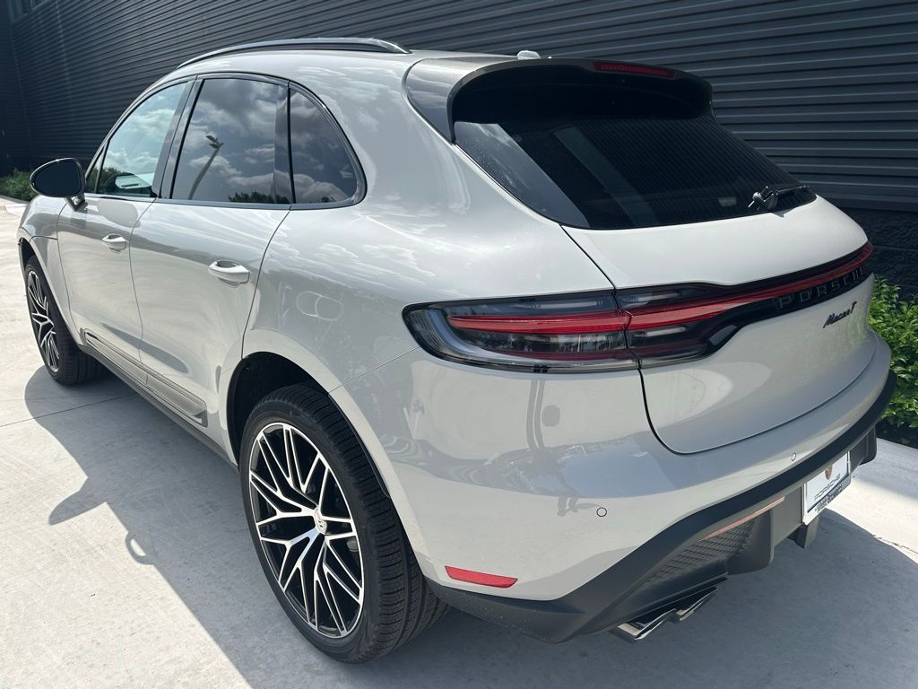 Thumbnail: 2025 Porsche Macan - 3