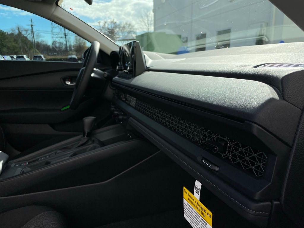 2025 Honda Accord LX 31