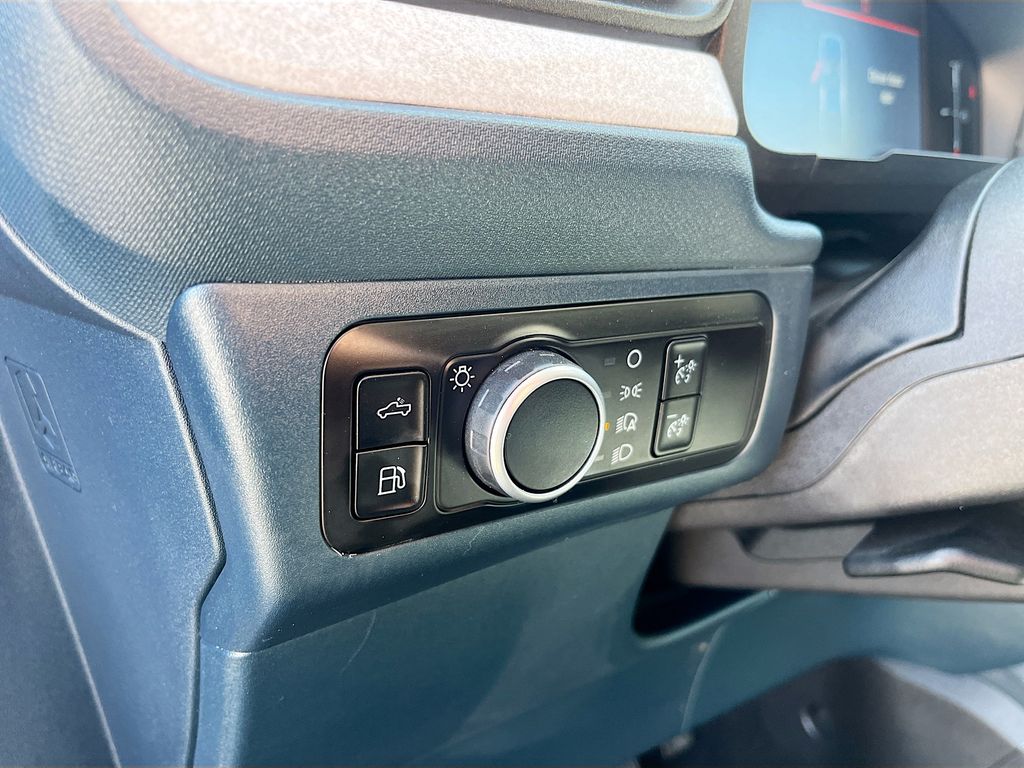 Used 2025 Blue Ford XLT image 10