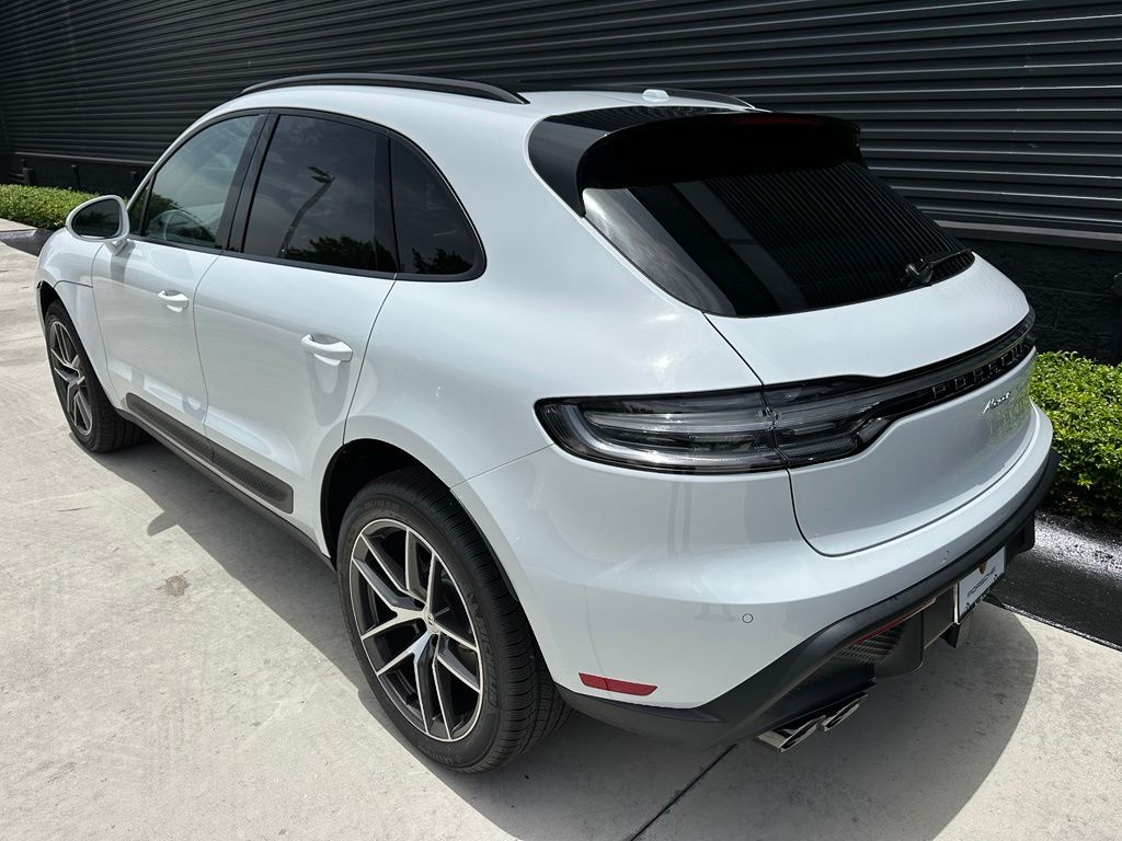 Thumbnail: 2026 Porsche Macan - 3