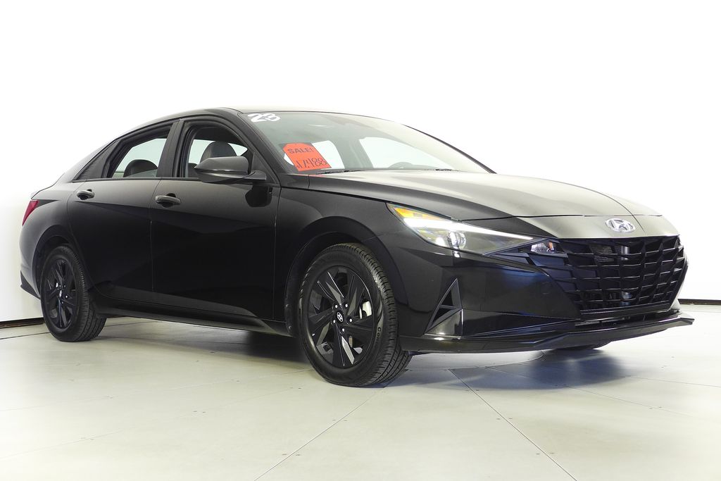 Thumbnail: 2023 Hyundai Elantra - 4