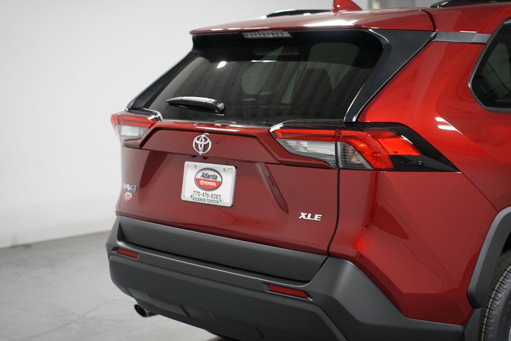 2025 Toyota RAV4 XLE 9