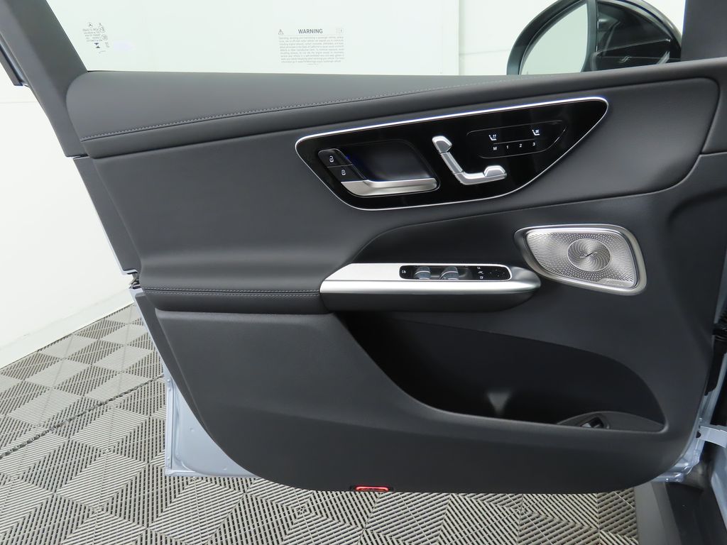 2024 Mercedes-Benz GLC 300 24