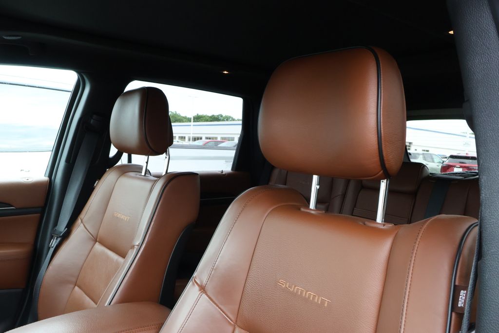 Thumbnail: 2019 Jeep Grand Cherokee - 13