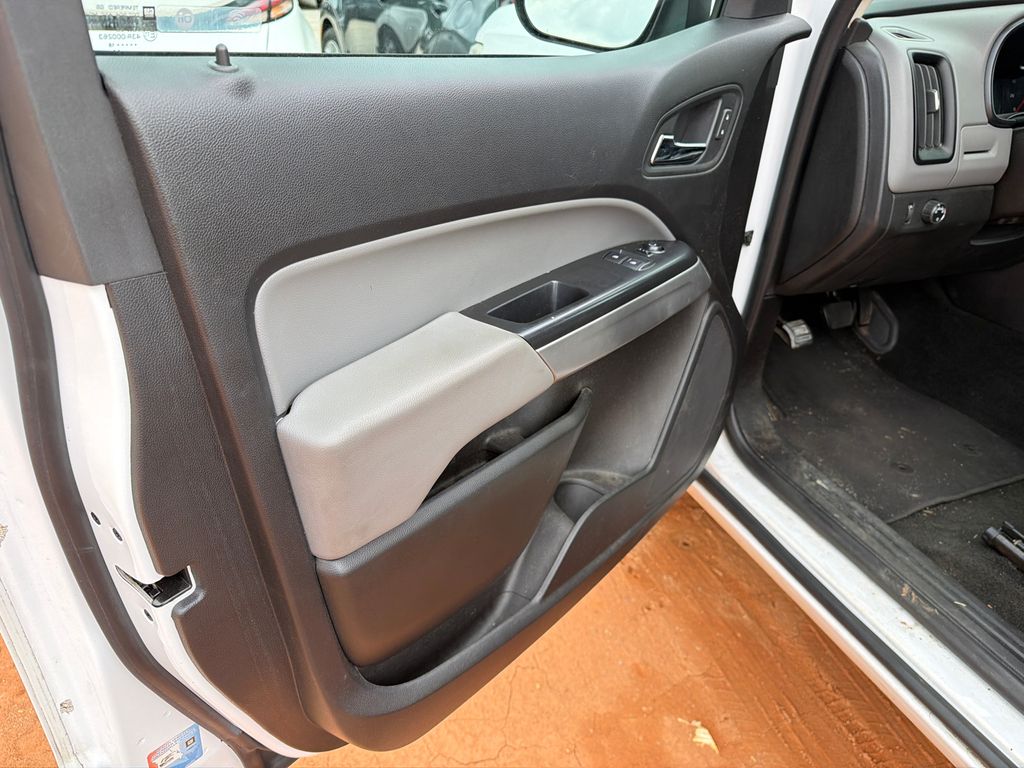 Used 2018 White Chevrolet LT image 10