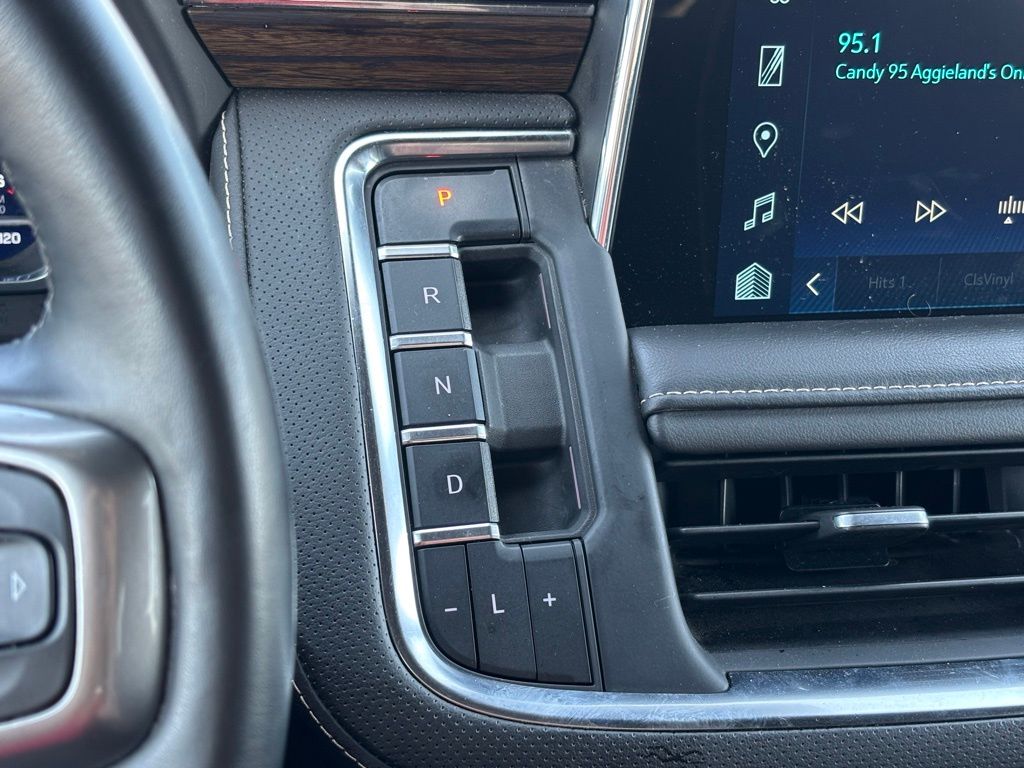 2023 Chevrolet Suburban Premier photo