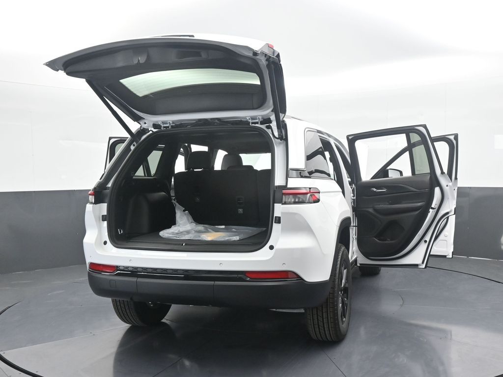 Used 2025 Bright White Clearcoat Jeep Altitude X image 68