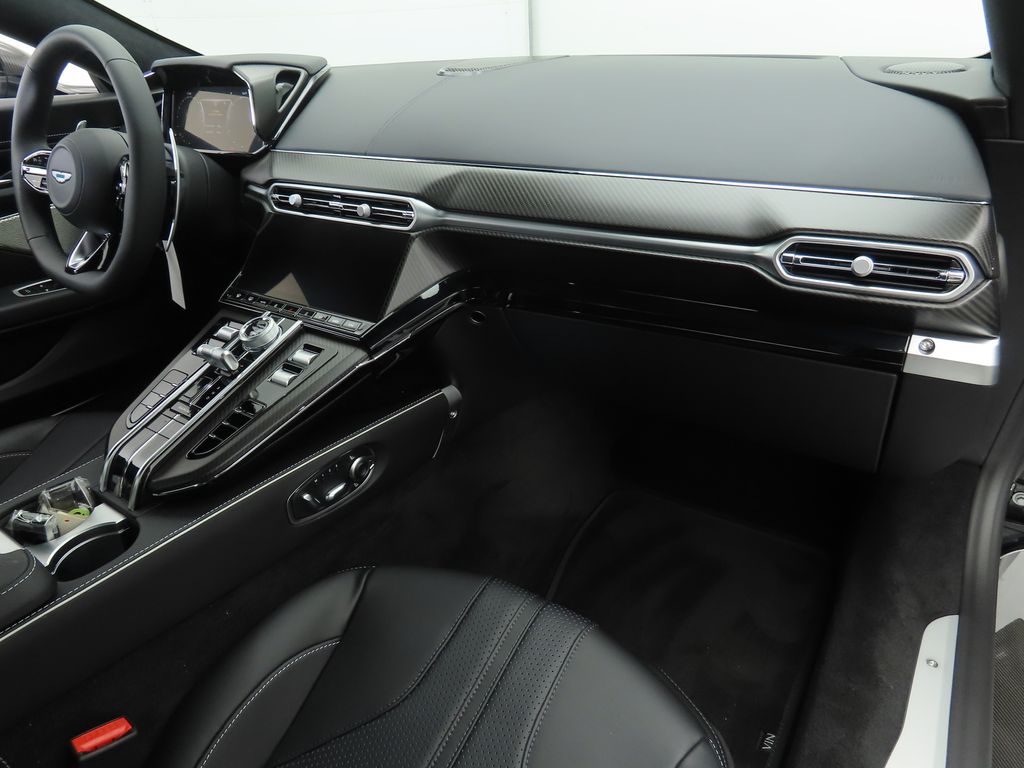 Thumbnail: 2025 Aston Martin Vantage - 17