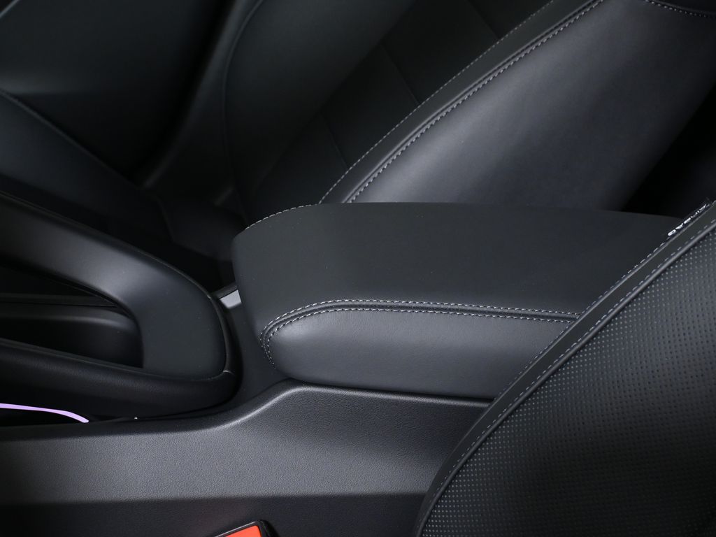 Thumbnail: 2026 Porsche Macan - 26