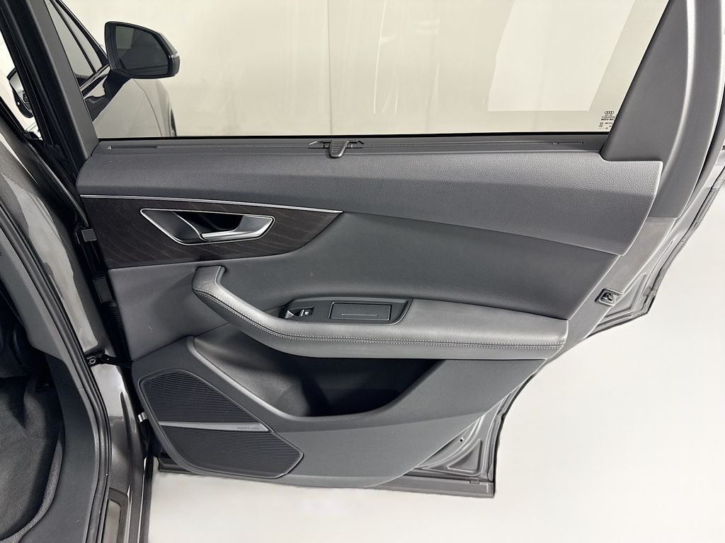 Thumbnail: 2023 Audi Q7 - 28