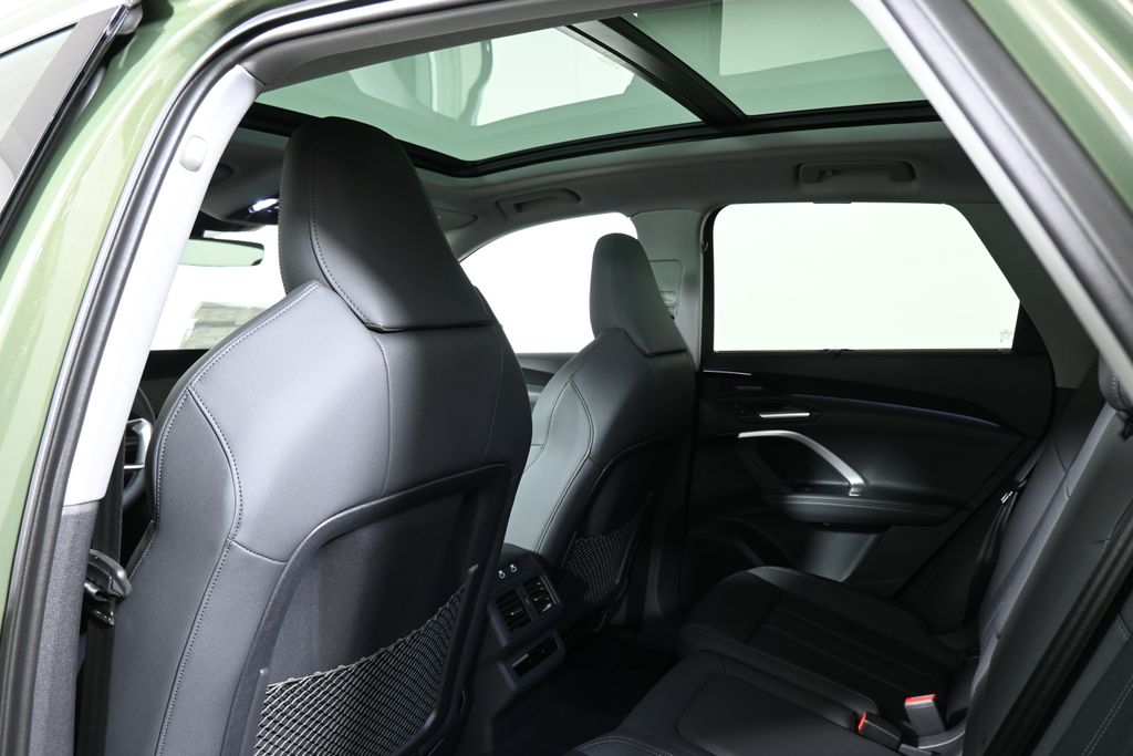 Thumbnail: 2025 Audi Q5 - 30