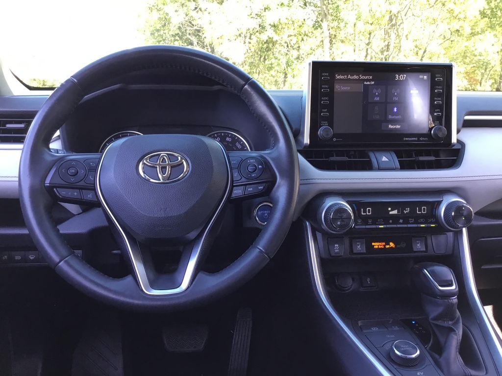 Thumbnail: 2020 Toyota RAV4 - 12