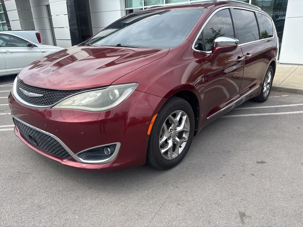 2017 Chrysler Pacifica Limited's photo