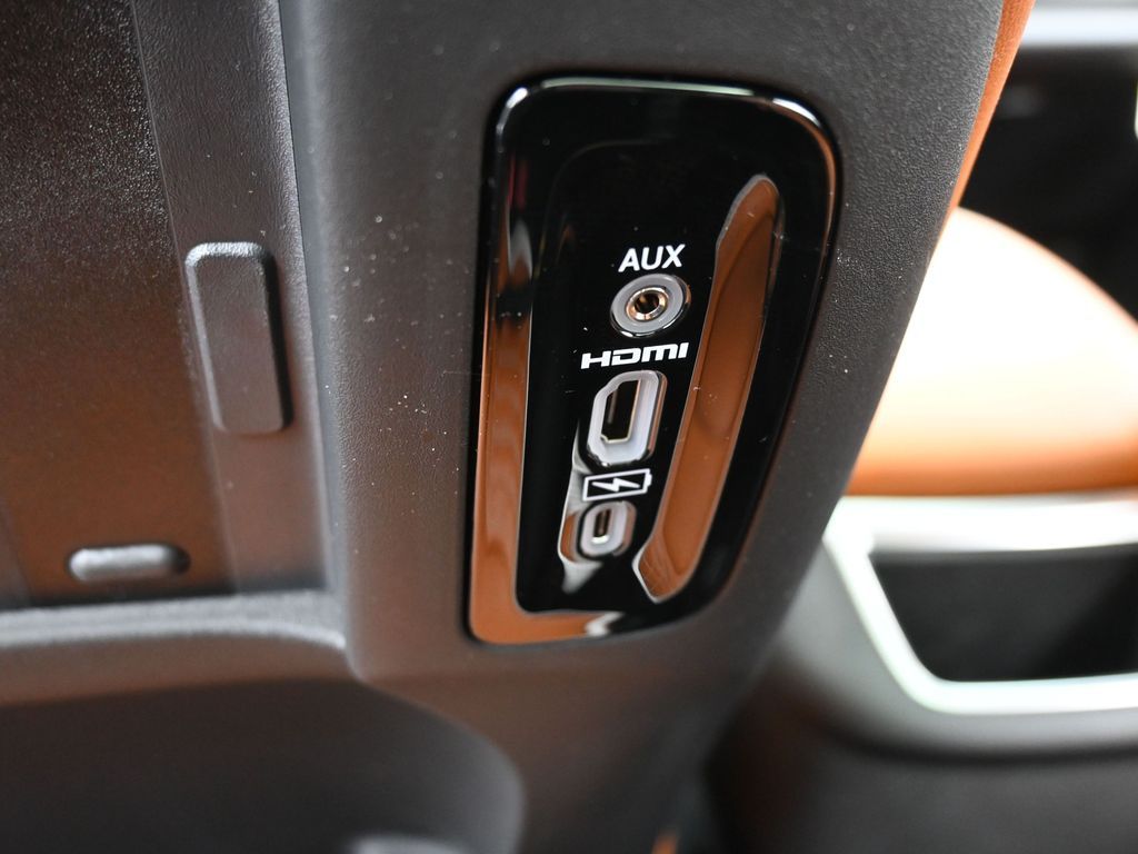 New 2026 Bright White Clearcoat Chrysler Pinnacle image 37