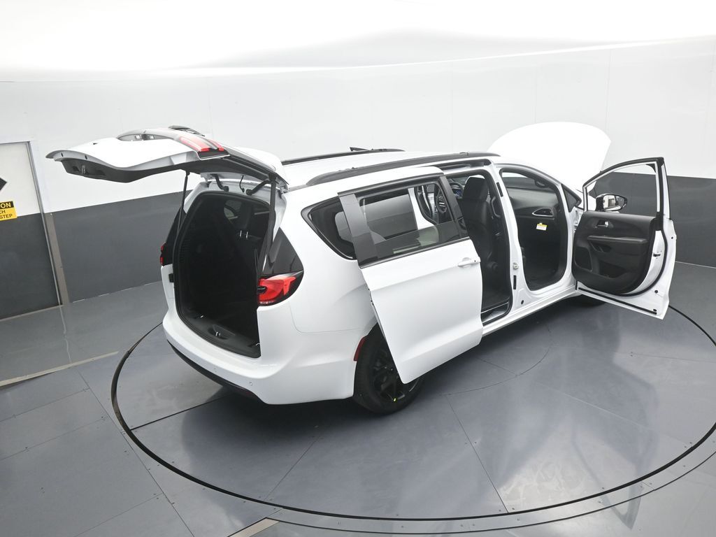 New 2026 Bright White Clearcoat Chrysler Select image 67