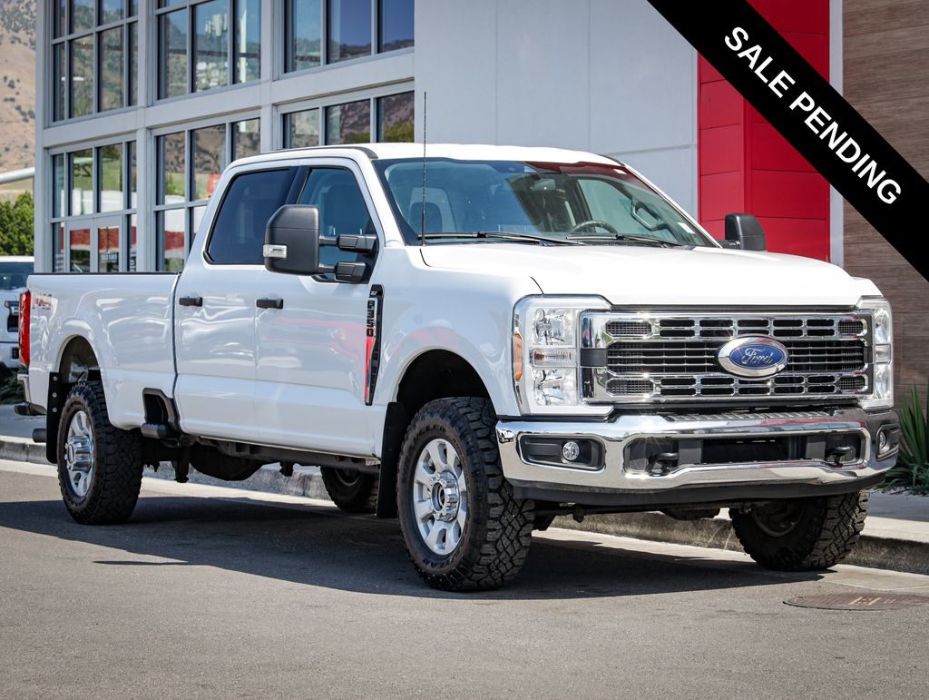 Oxford White 2023 Ford F-350 Super Duty Pickup Truck Four-Wheel Drive Automatic