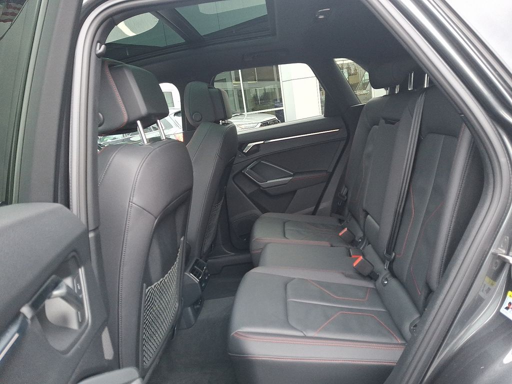 Thumbnail: 2025 Audi Q3 - 10